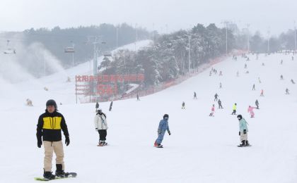 玩冰嬉雪泡溫泉　遼寧冰雪產(chǎn)業(yè)“熱氣騰騰”