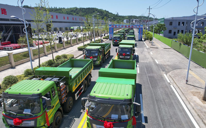 新能源汽車交車現(xiàn)場  徐軍 攝