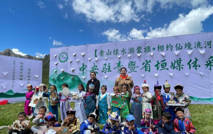 圖為學(xué)生們開(kāi)展“生態(tài)課”。青海洮河源國(guó)家濕地公園供圖